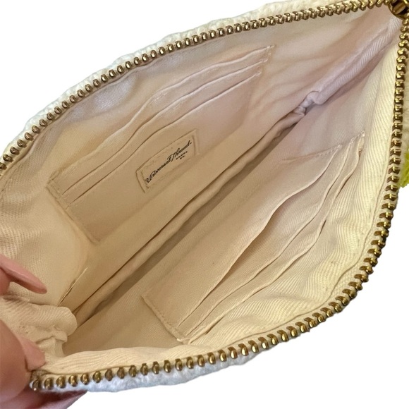 Universal Thread Cream Knit Wristlet NWT - Picture 5 of 6